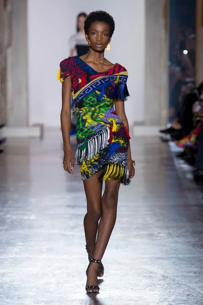Look 19